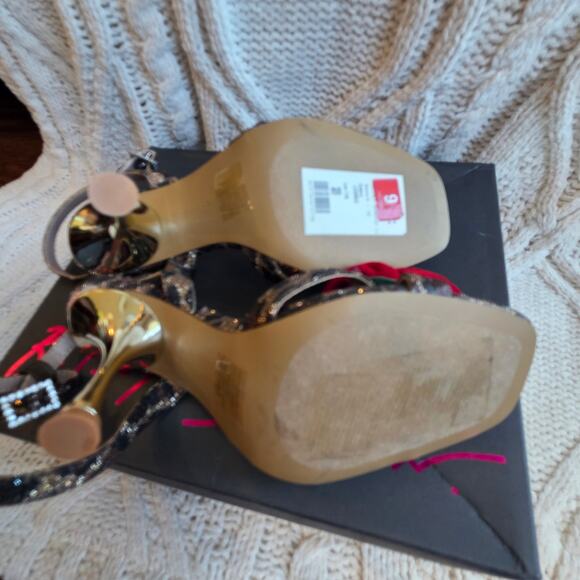 NIB Betsey Johnson Women's Carlos Rose Flower Boho Dress Sandals 6 Leopard Red - Picture 6 of 7